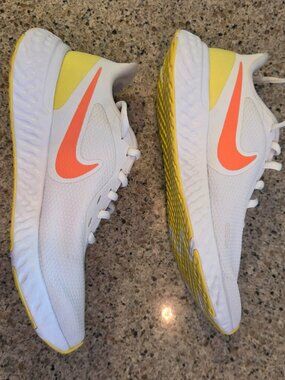 Nike Revolution womens running shoe size 8.5